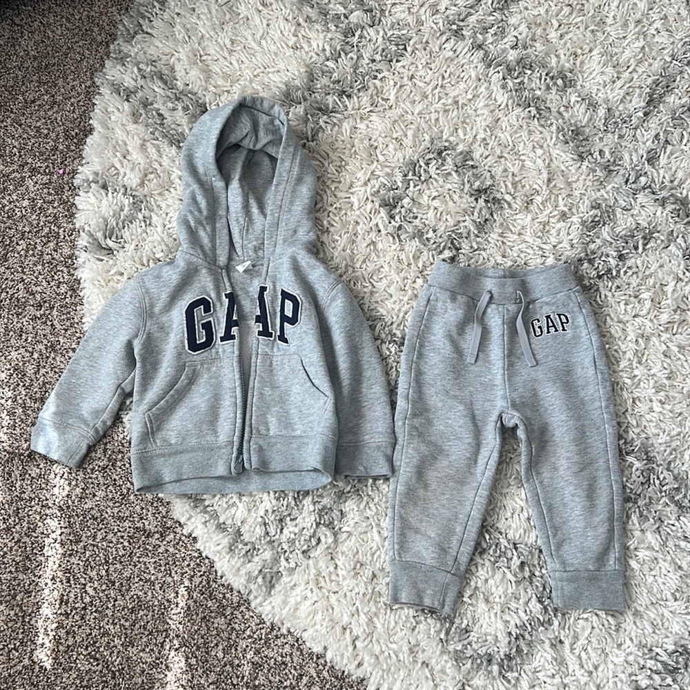Gap Toddler sweatsuit 18-24 months Grey